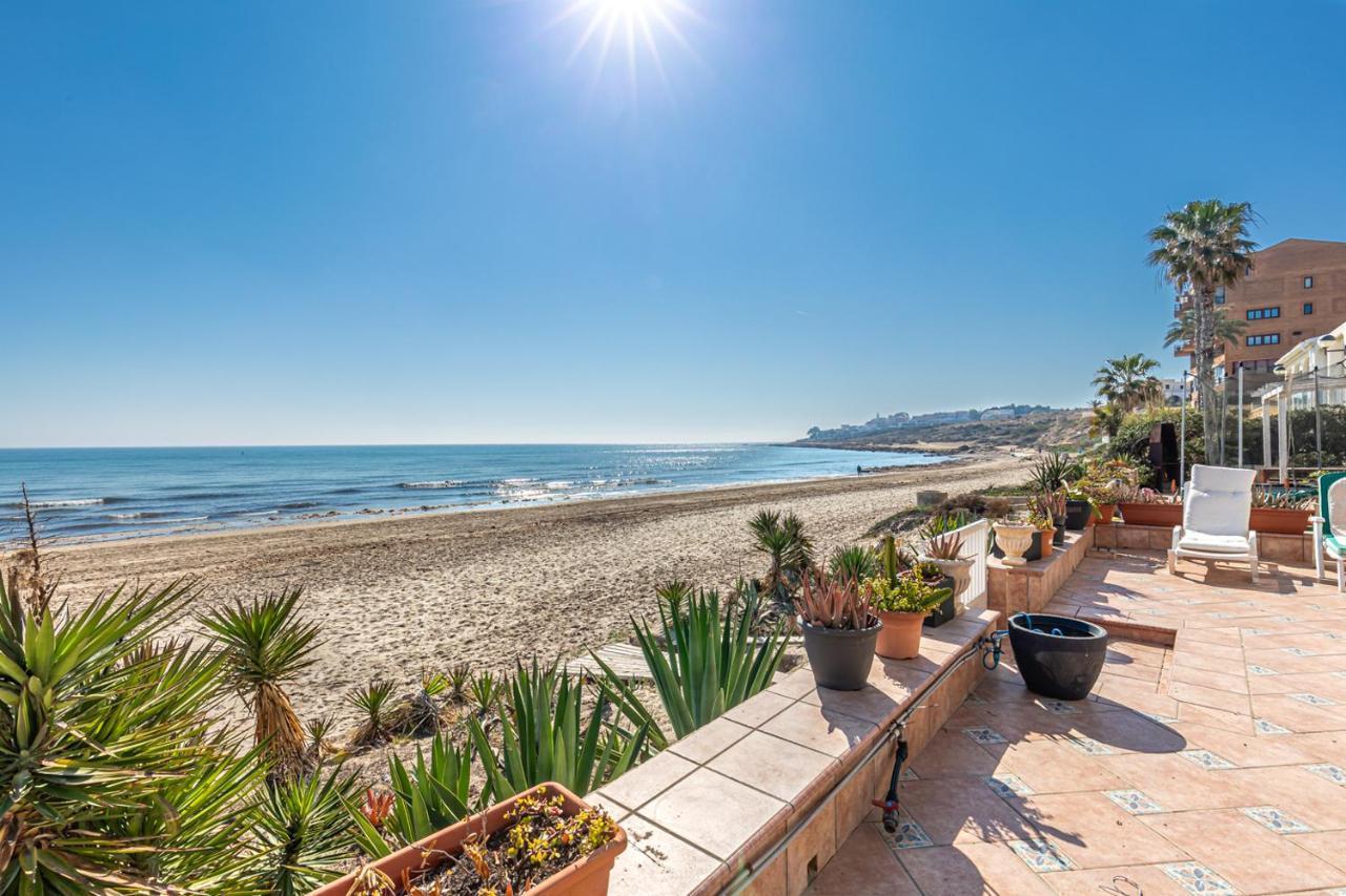 Beachfront Bliss: Apartamento A Pie De Playa Alicante Bagian luar foto