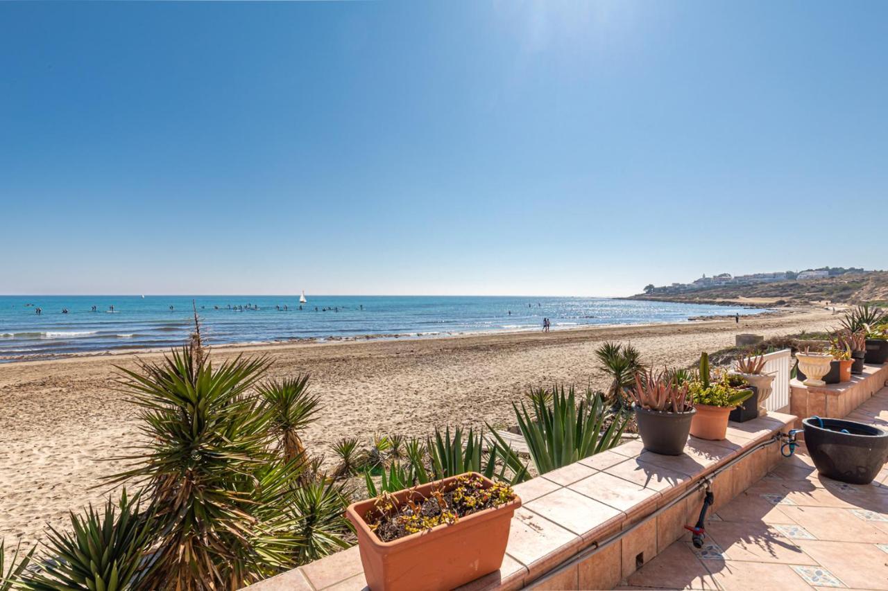 Beachfront Bliss: Apartamento A Pie De Playa Alicante Bagian luar foto