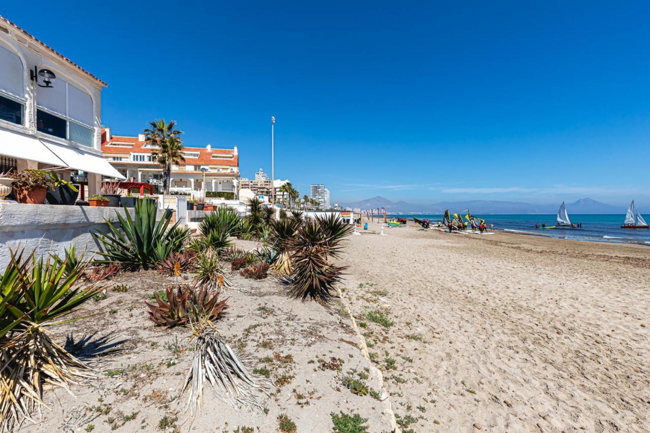 Beachfront Bliss: Apartamento A Pie De Playa Alicante Bagian luar foto
