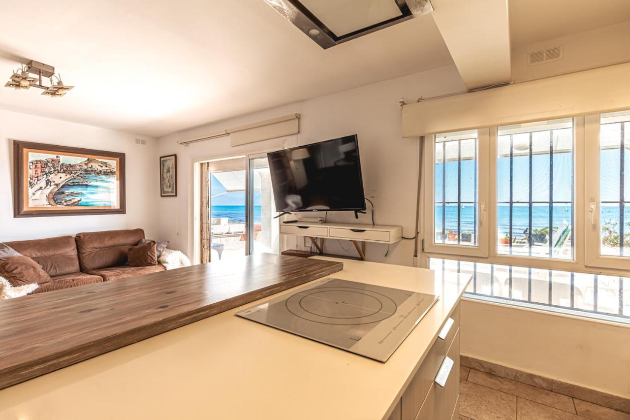 Beachfront Bliss: Apartamento A Pie De Playa Alicante Bagian luar foto